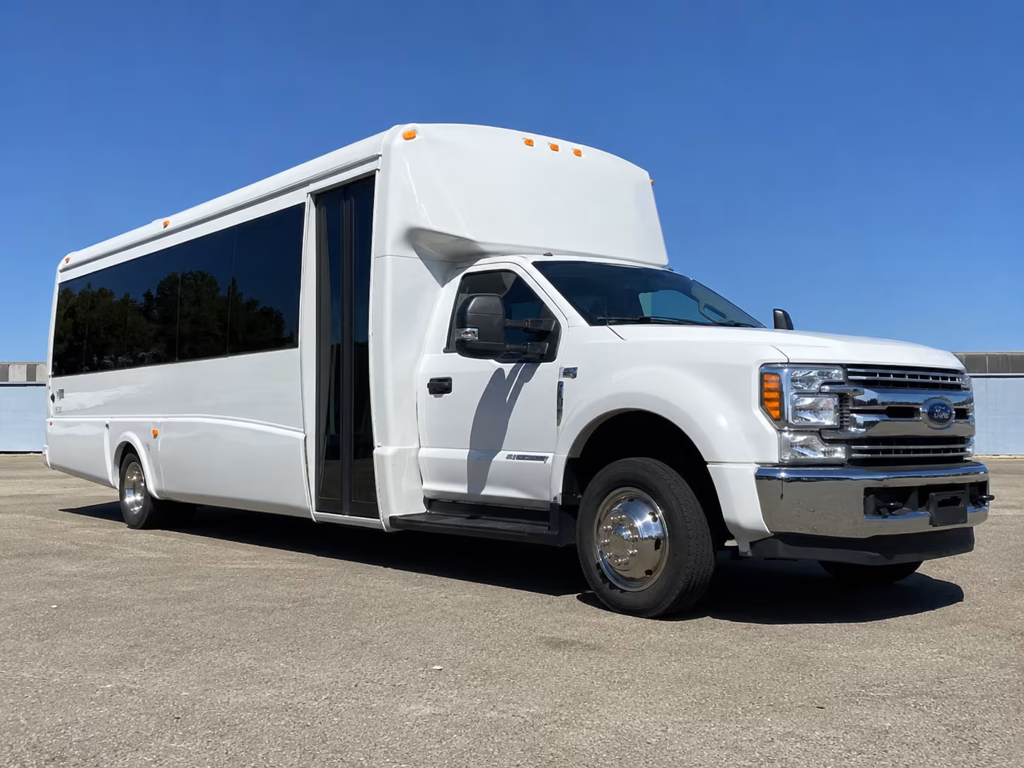 wedding and rehearsal dinner buses in roanoke